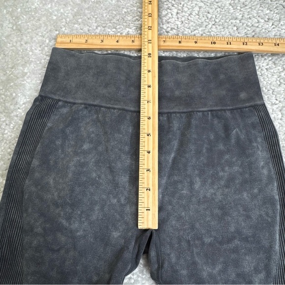 PINK Victoria’s Secret Seamless Leggings Acid Wash Gray Workout Yoga Large - Picture 8 of 9